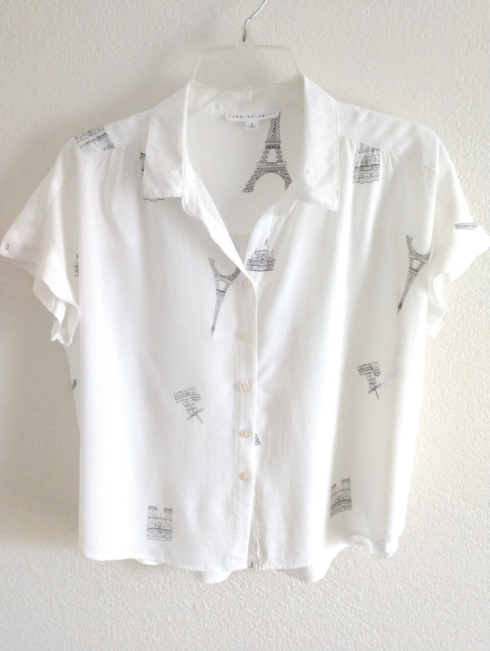 Jane + Delancey CROP Short Sleeve Shirt White with Black Iconic Buildings Medium
